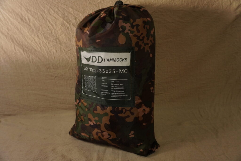 DDハンモックというメーカーのDDタープという迷彩柄のキャンプ用タープ